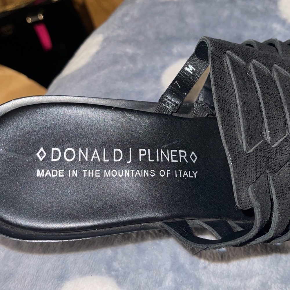 Donald J Pliner - Picture 5 of 6